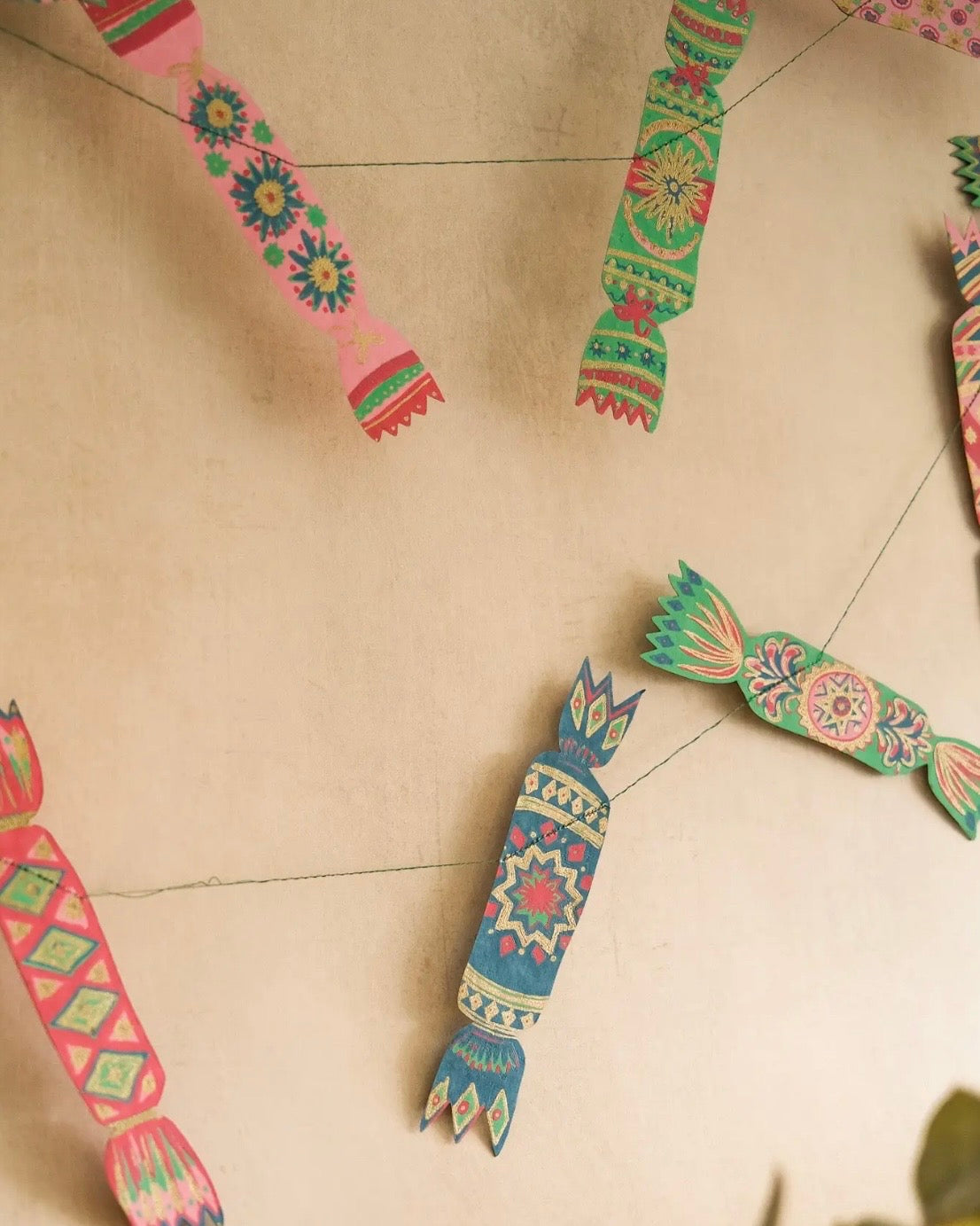 Christmas Cracker Paper Garland